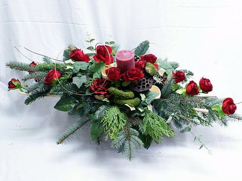 Kompozycja nagrobna z czerwonych róż