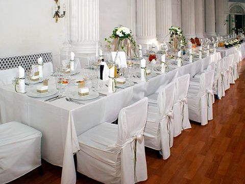 Udekorowana sala weselna